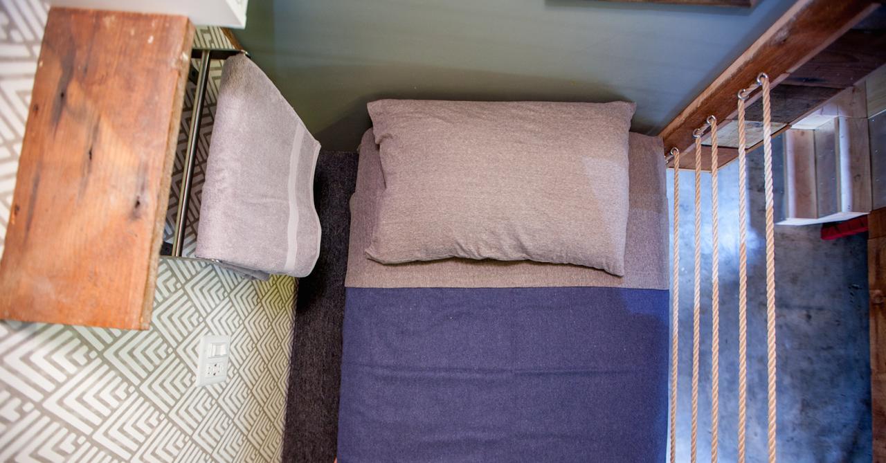Single Bed Mixed Dormitory Room