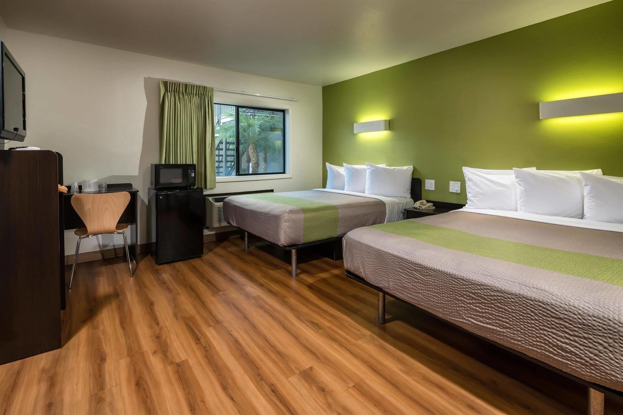 Deluxe Kamer met 2 Queensize Bedden - Rookvrij