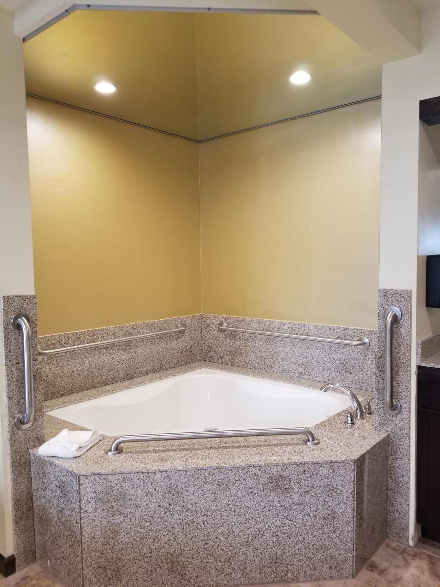 King Room Spa Bath
