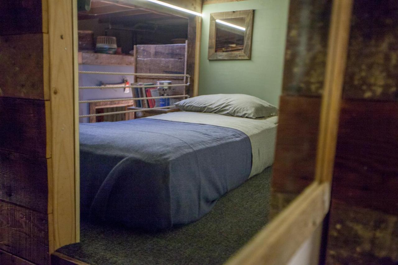 Single Bed Mixed Dormitory Room