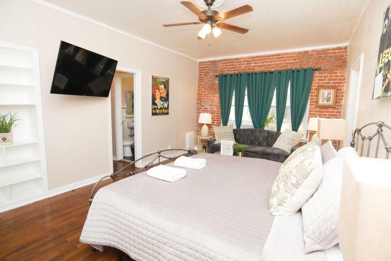 Deluxe Suite King Bed Sofa Bed