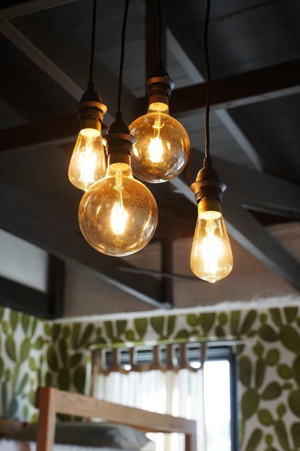 Lit Simple dans Dortoir Mixte