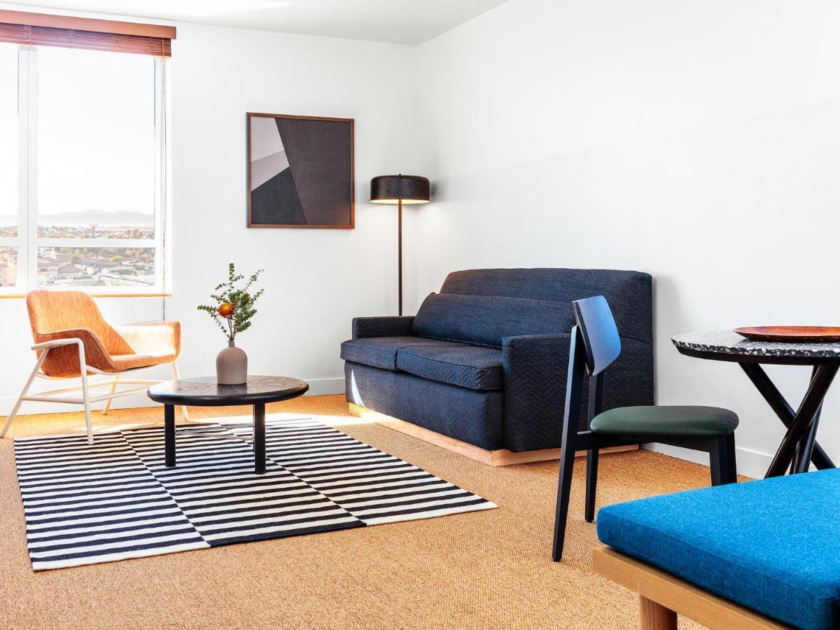 Apartment Suite,943106068:JPEG