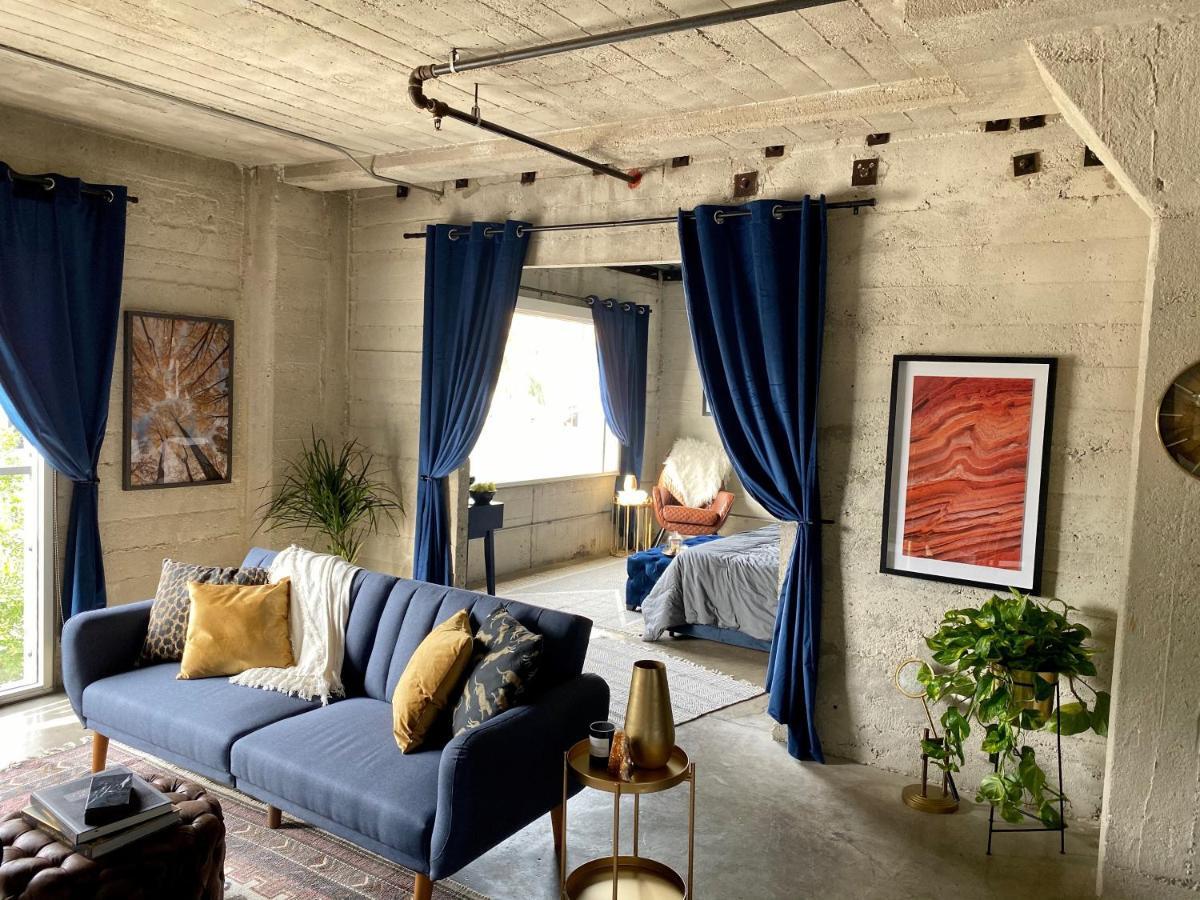 One-Bedroom Apartment,956658172:JPEG