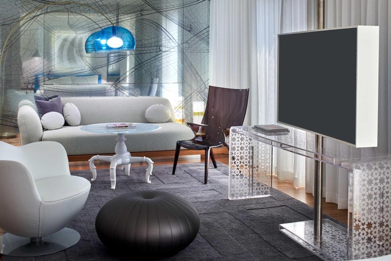 King Studio Suite Roll Shower Mobility Access or Communication Assistance,1210986856:JPEG