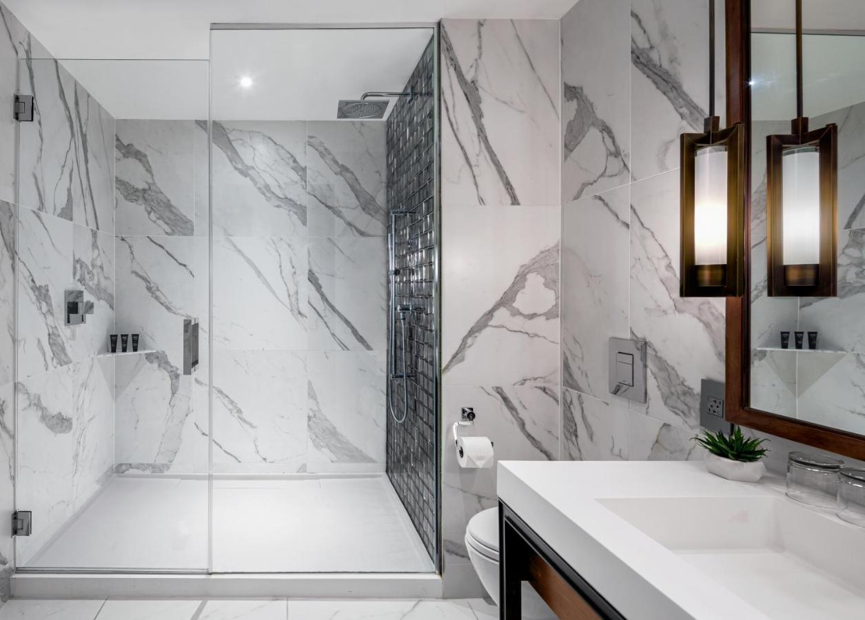 Two Queens Room Silver,973682203:JPEG