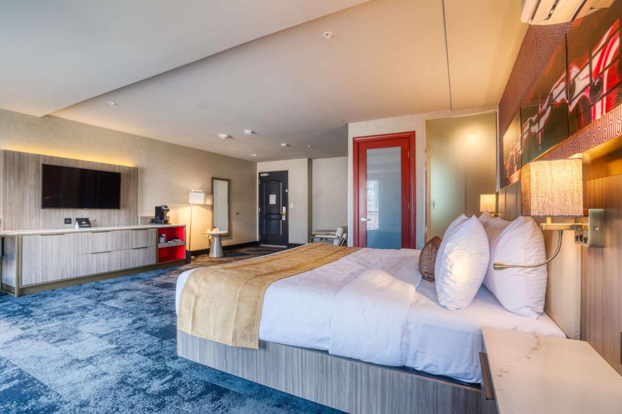 King Room with King Bed and Bath Tub - Non-Smoking