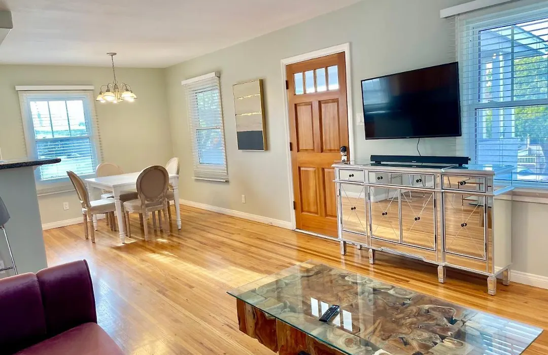 Rustling Leaves 2Bd/1 Ba Upstairs Parking/Laundry-1