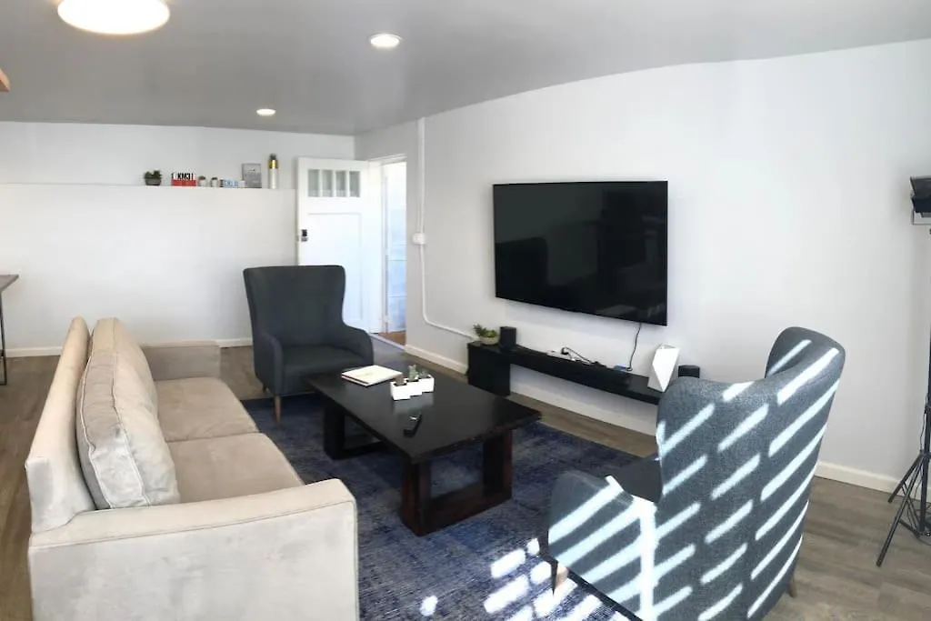 Stylish Guesthouse At The Heart Of La-1