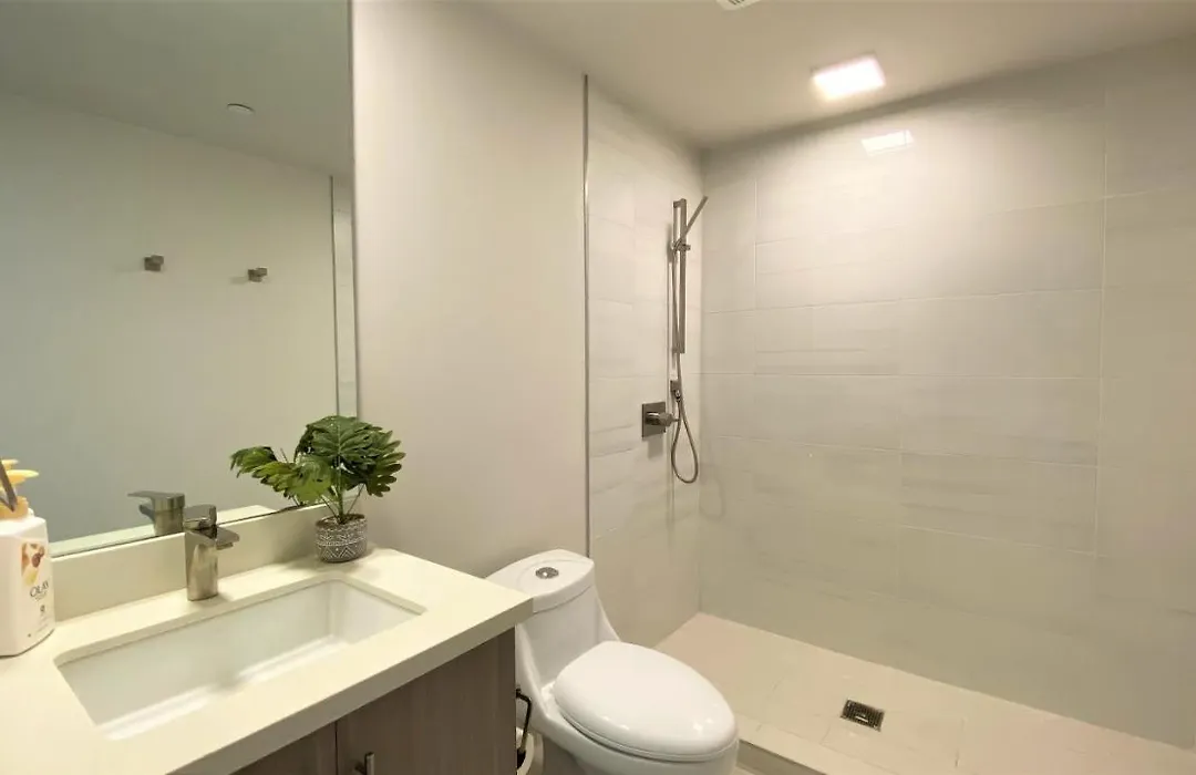 Spacious 2Bd 2Ba Place In The Heart Of Hollywood-1