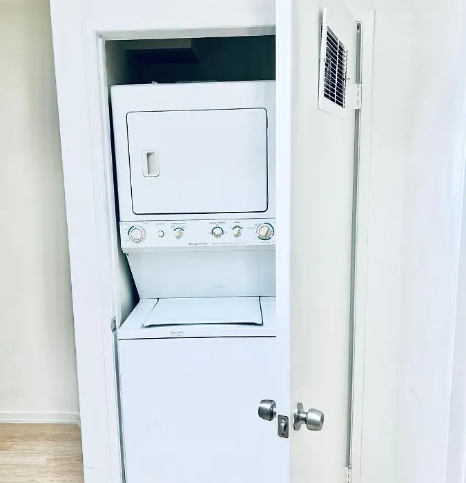 Lovely 2-Story 2-Bedroom Unit With Free Secure Parking-1