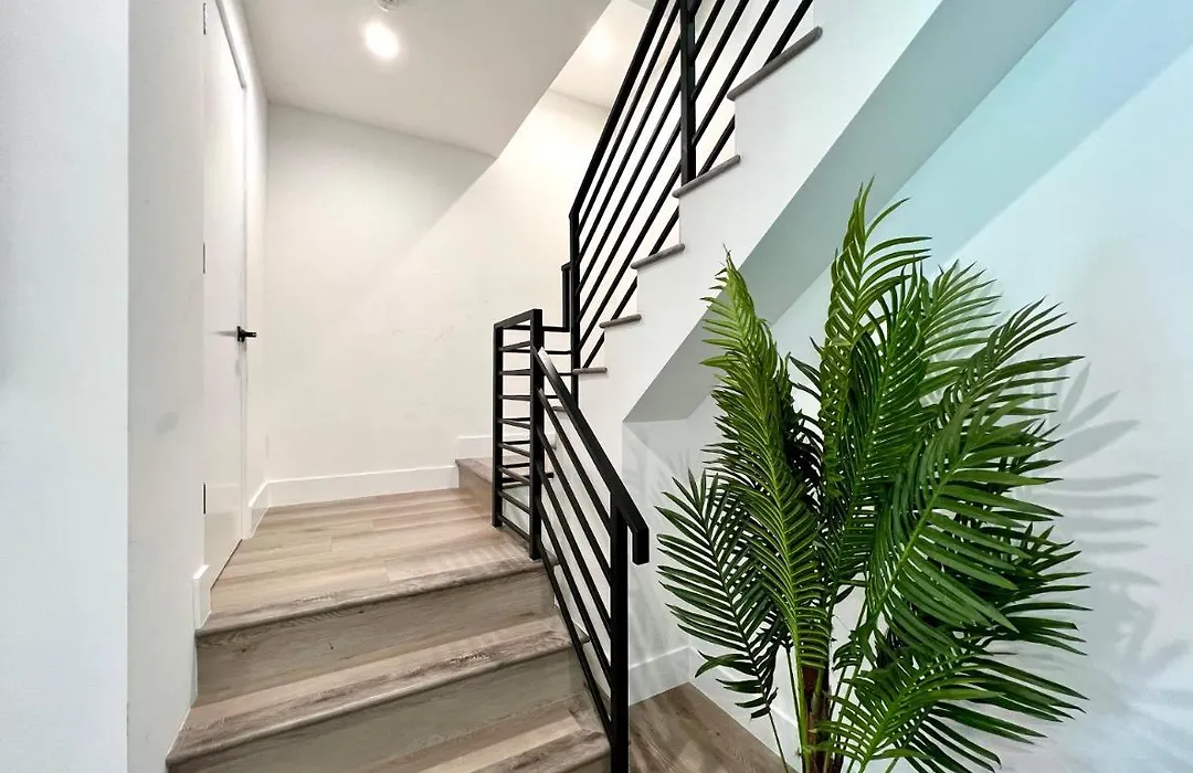 Exclusive Artist Gallery Home - Central La Location-1