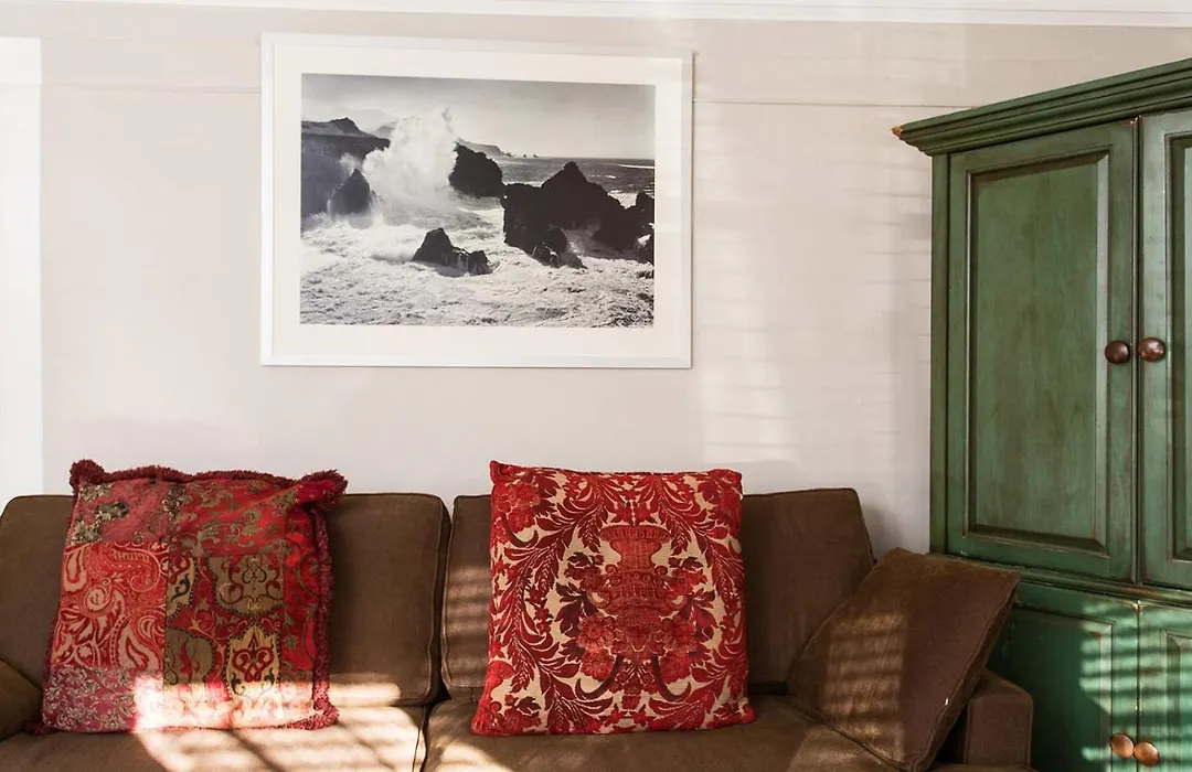 Hollywood Hills Suites-1