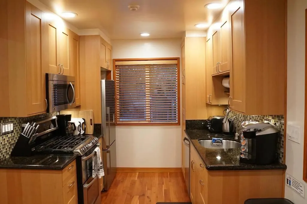 Luxury 1 Bedroom Unit-Walk To Beach -Baby Friendly-1