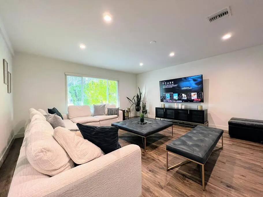 Luxury 3Br Estate At The Heart Of West Hills-1
