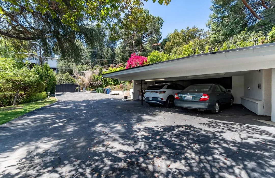 Multiview Manor-1