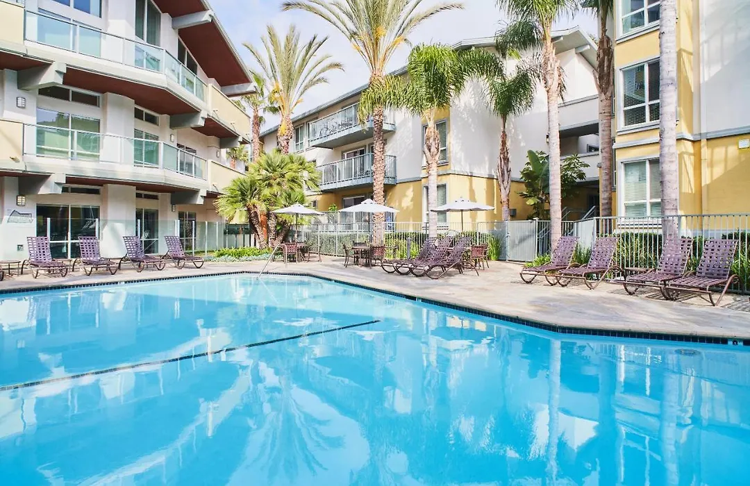 En Vogue Top Floor Property Ocean View-1