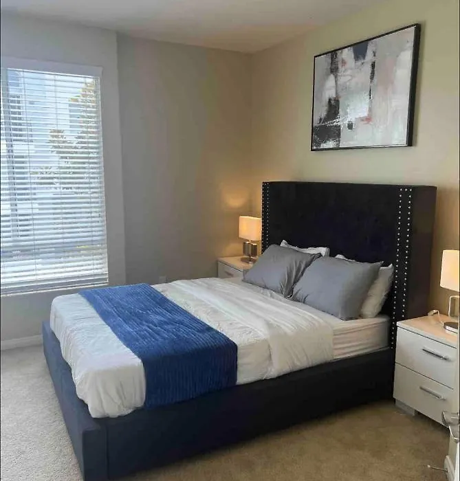 Marina Luxury 2 Bedroom +Swimming Pool+Parking-1