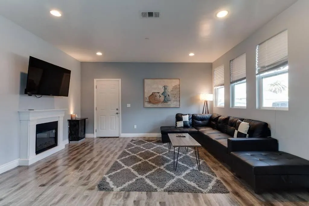 Stylish Modern Lake Balboa Retreat 3 Bedroom House-1