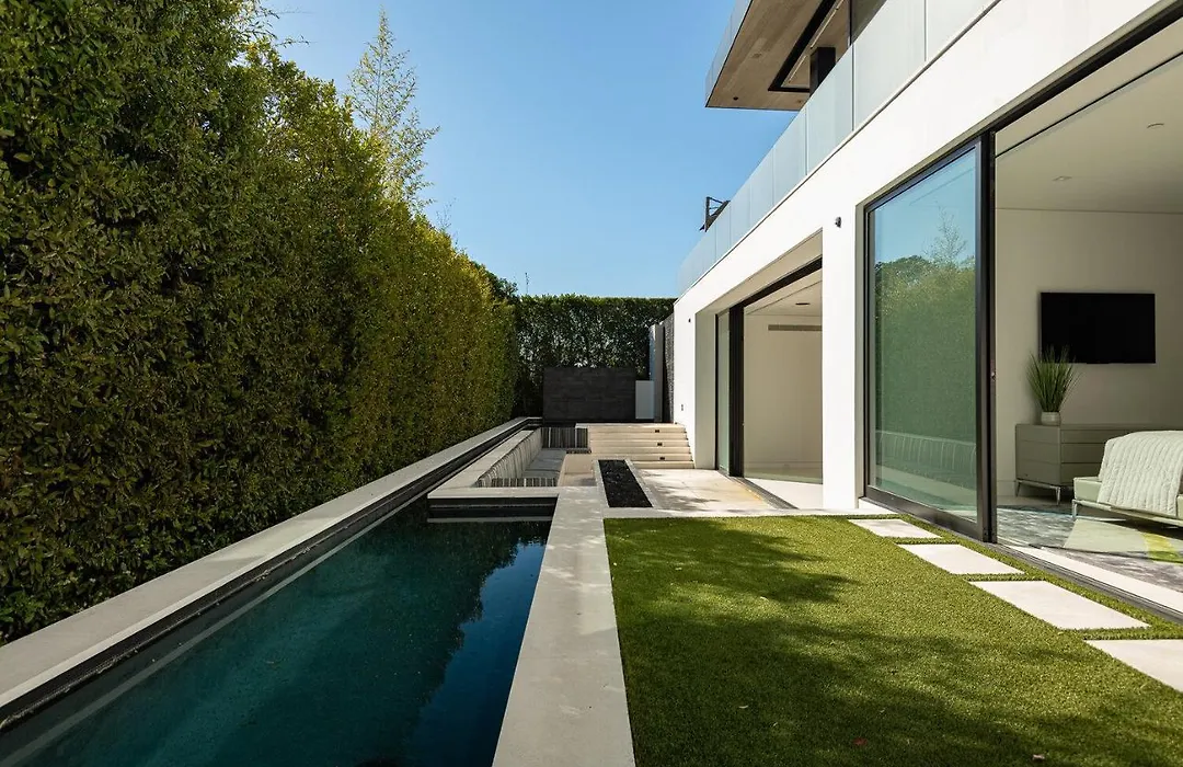 Ultra Modern Villa In Doheny Estates-1