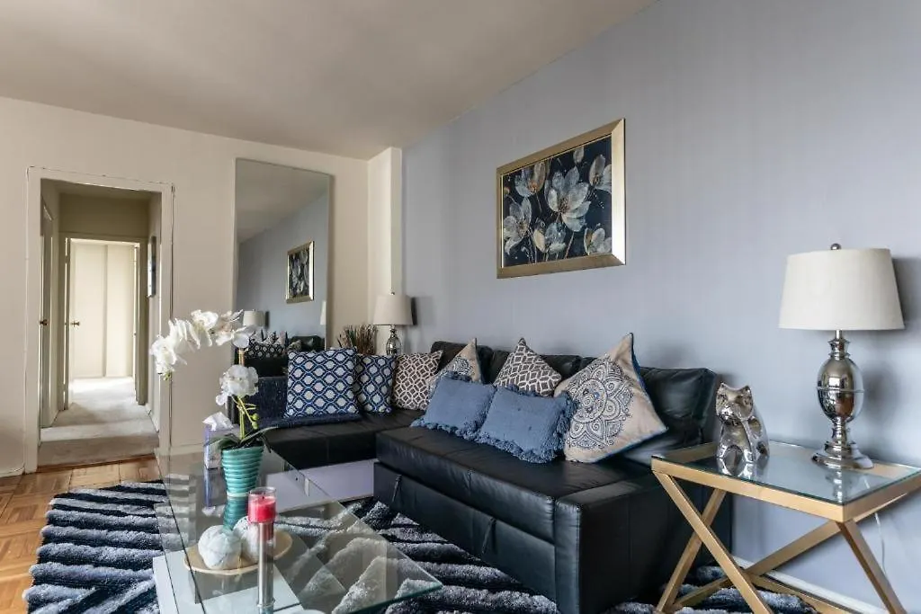 Spacious Charming Condo With Great Views Near The Grove-1