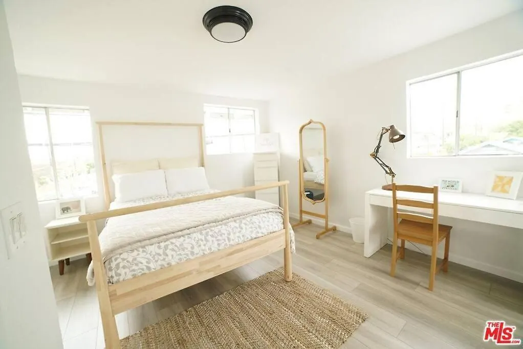 Spacious Family Home In La - 3Br-1