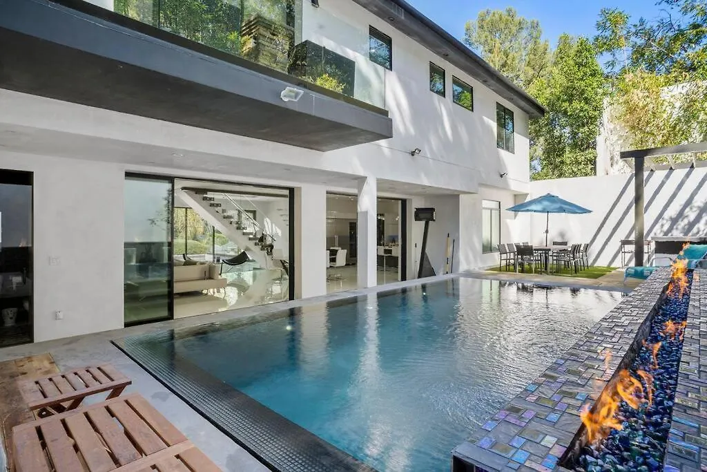 Modern Luxury Sherman Oaks Oasis-1