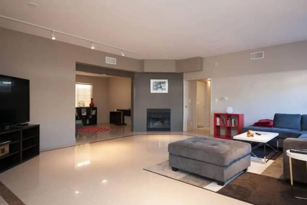 Modern 5 Bed Getaway Near Beverly Center & Cedars-1