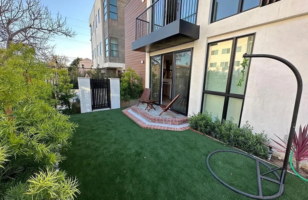 Luxury Apartment At Hollywood-1