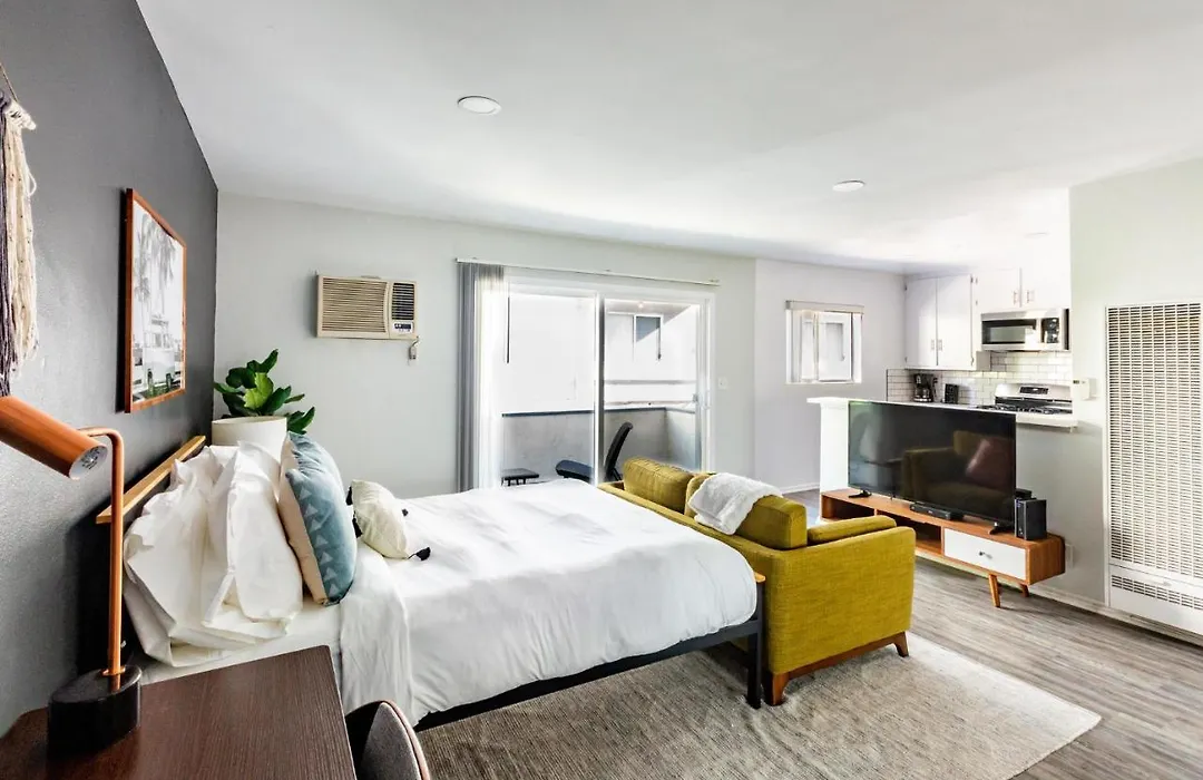 Studio Apartment In Sherman Oaks + Parking-1