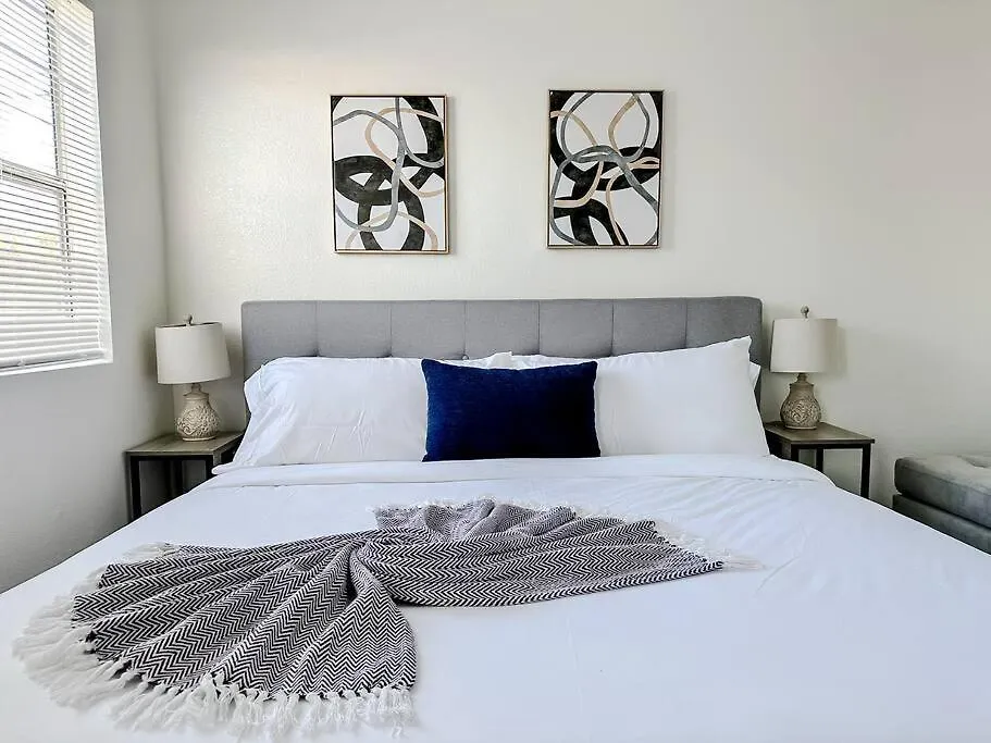 Welcoming 4Bd/2Ba - Downtown Los Angeles-1