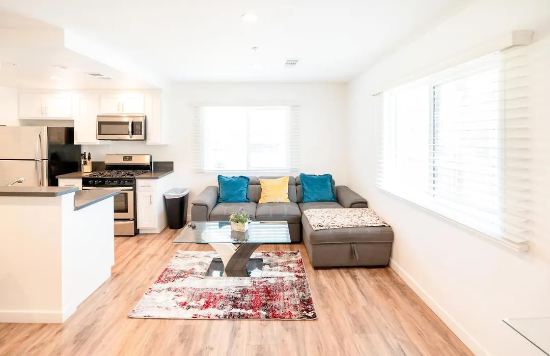 Modern Furnished 1-Bedroom With Free Parking In Koreatown Close To Dt La-1