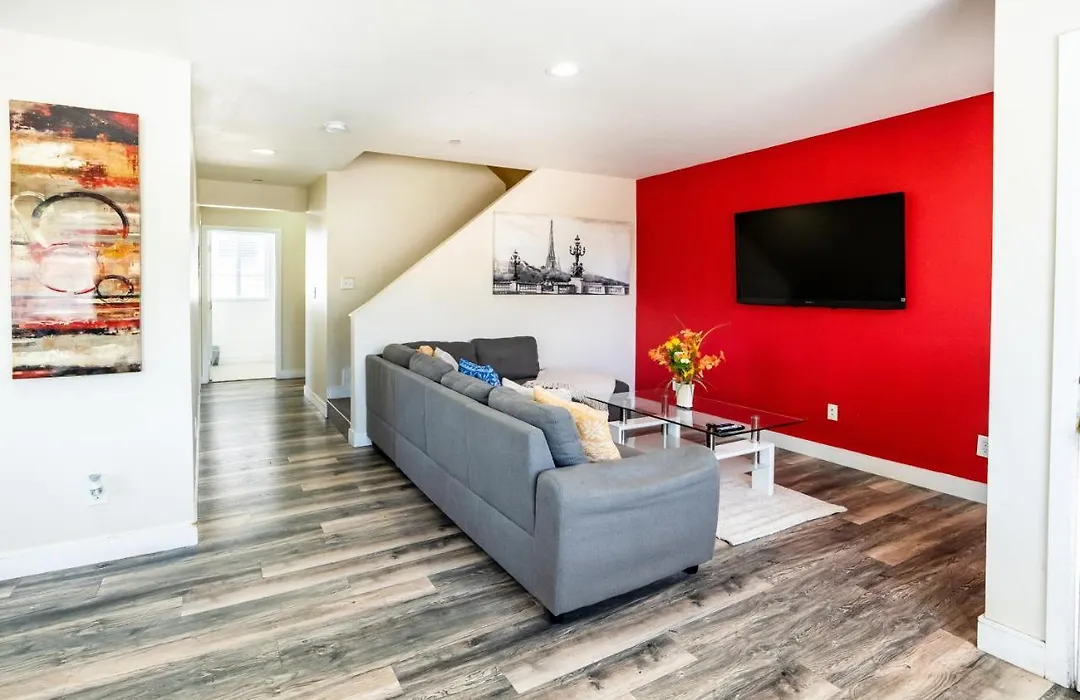 Modern Spacious 5 Bedrooms 3-Bath Near Downtown La With 2 Parking-1