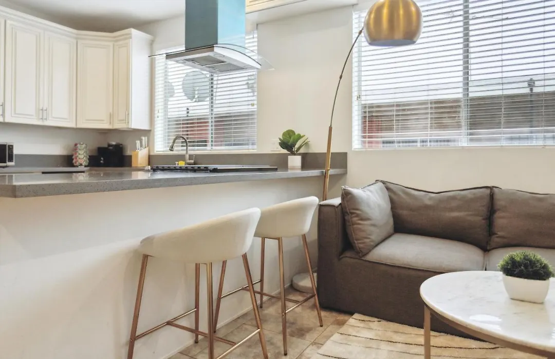 Blue Palm Hollywood Apartment-1