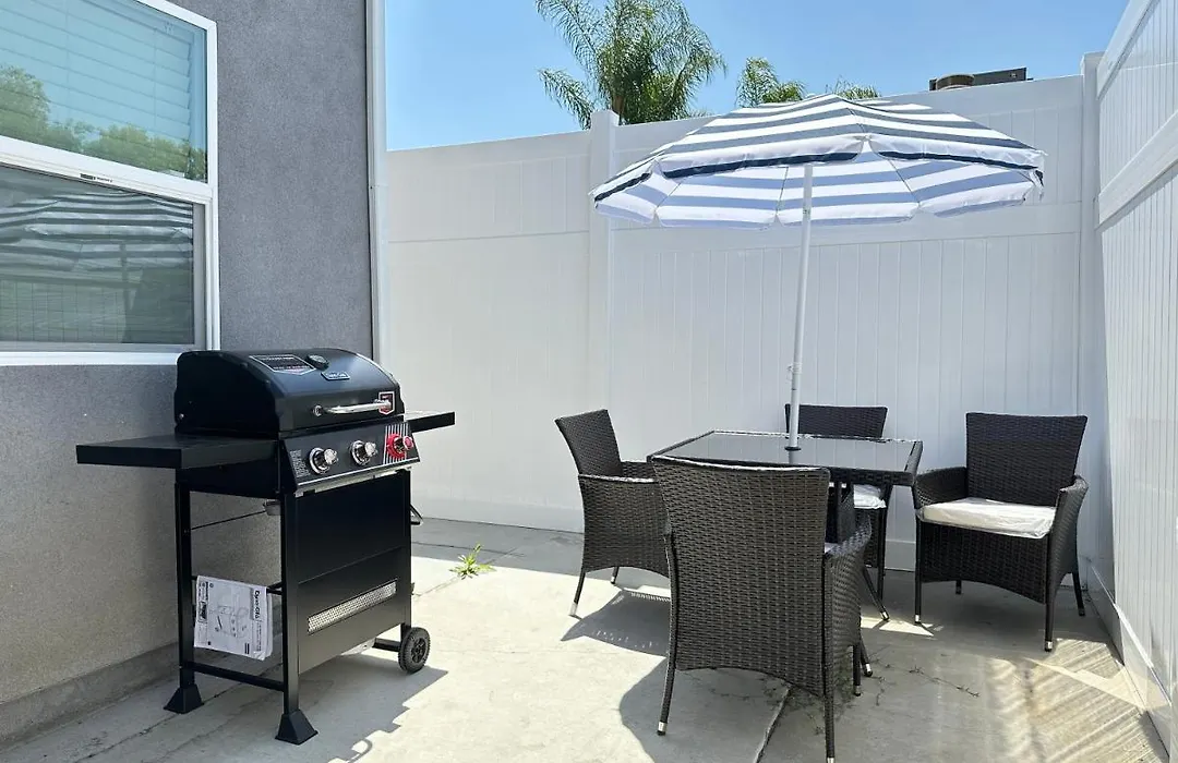 Private, Charming 2Br/2.5Ba House With Outdoor Patio-1
