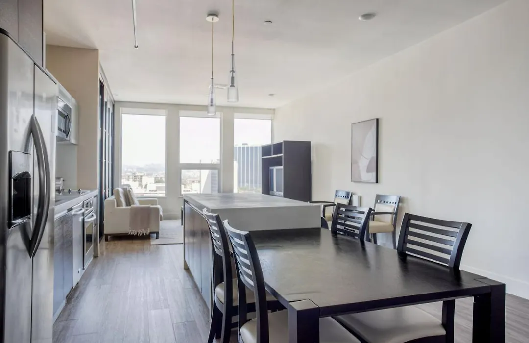 Downtown 2Br W Pool Gym Wd Nr Convention Center Lax-1040-1