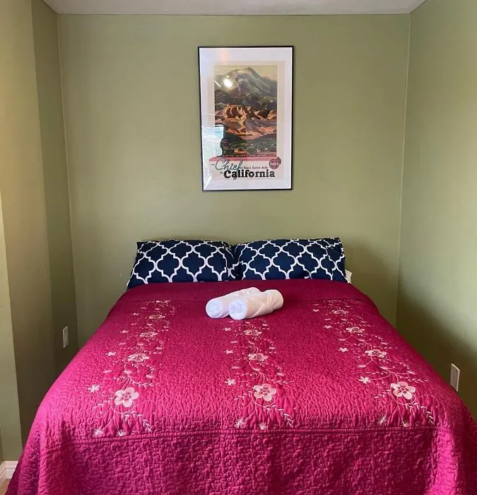 Private Room In Los Angeles With Wifi, Tv, Balcony With View Of Hollywood Sign & Shared Kitchen-1