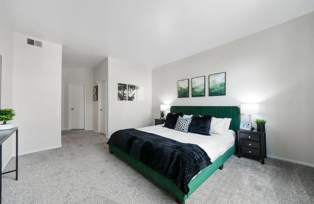 Beverly Hills Glamour Oasis 2 Bedroom Apt With Parking 304-1