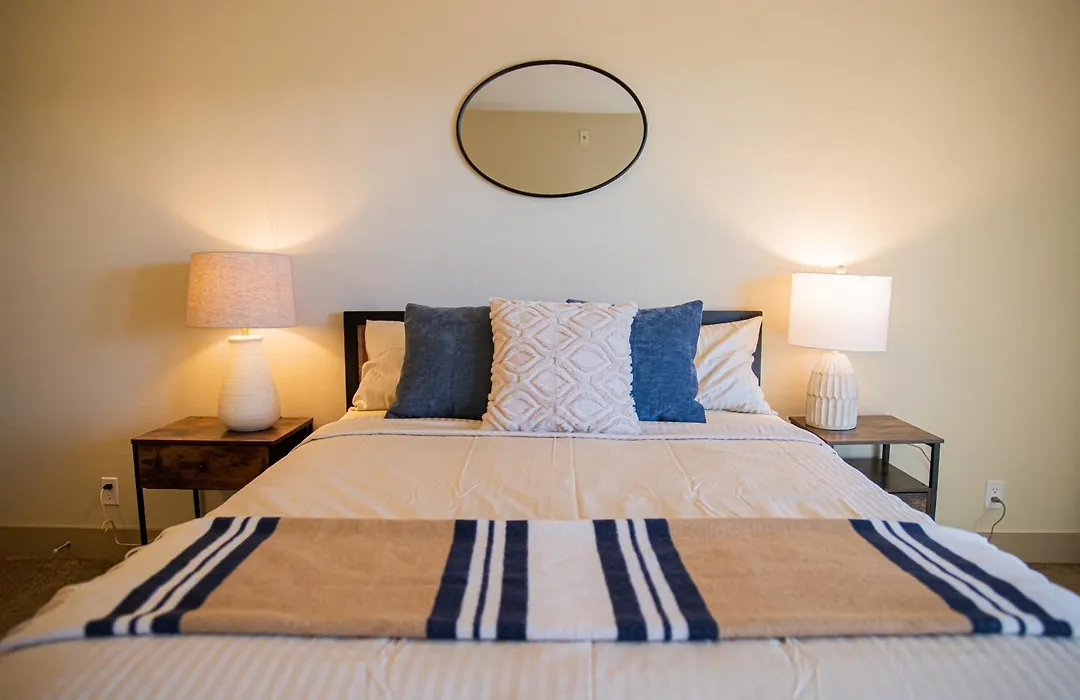 Luxurious Apartment With The Marina View-1