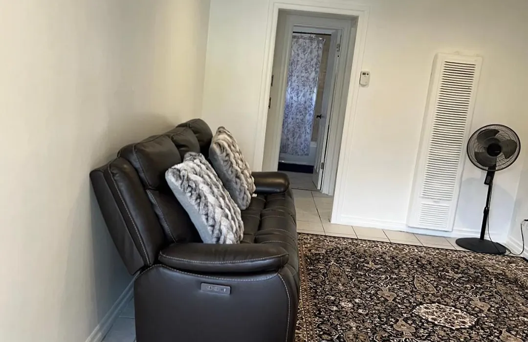 Amazing 1Bd Apartment With Big Office#4-1