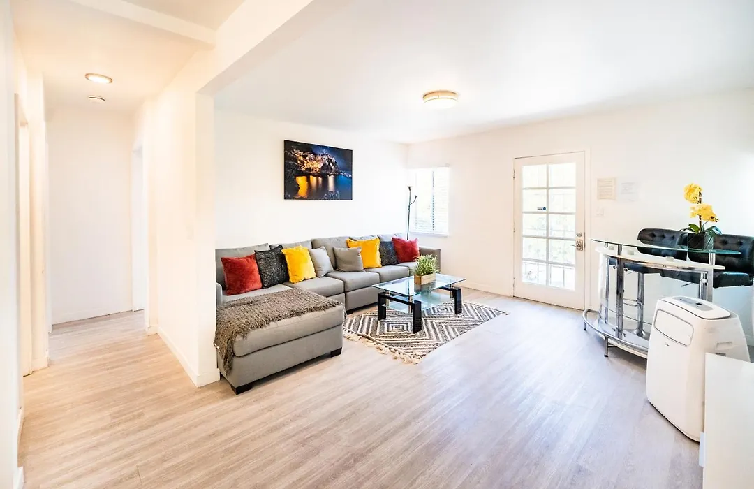 Chic Venice Beach 2 Bedroom Luxury Apartment-1