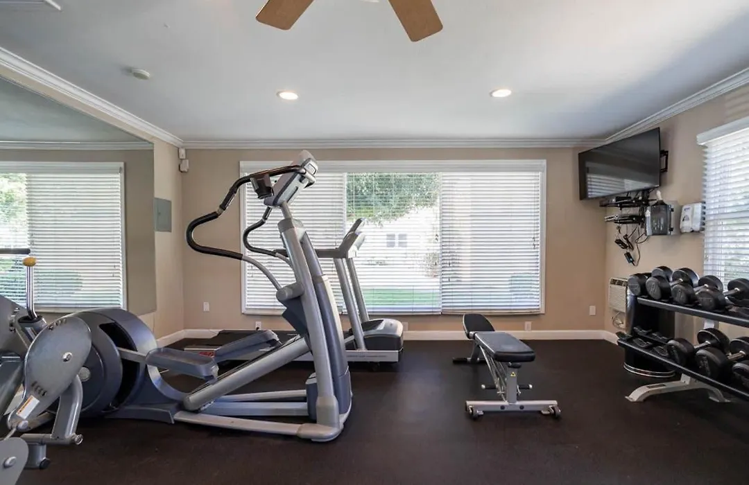 Very Peaceful 2Br With Desks & Super Fast Wifi-1