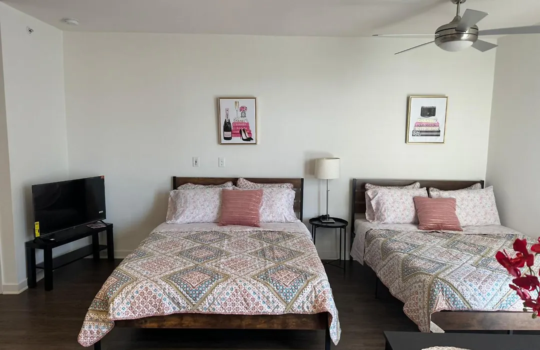 Incredible Hollywood Loft Free Parking-1