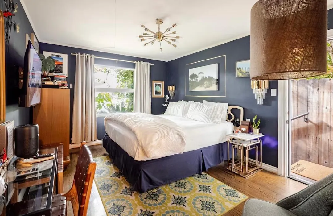The Vine Studio City - Cal King - Private Entrance-1