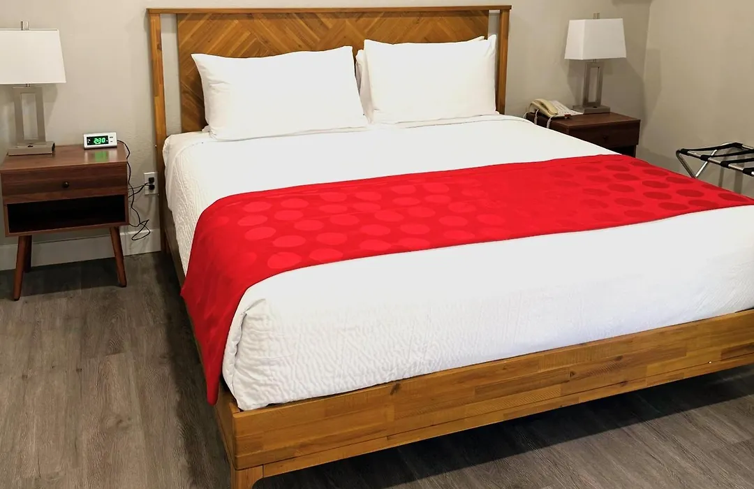 Ramada By Wyndham Los Angeles/Wilshire Center-1