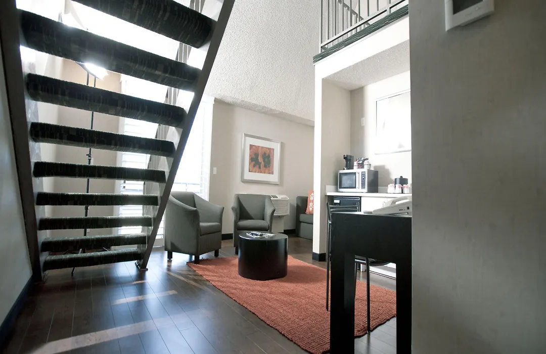 Ramada Plaza By Wyndham West Hollywood Hotel & Suites-1