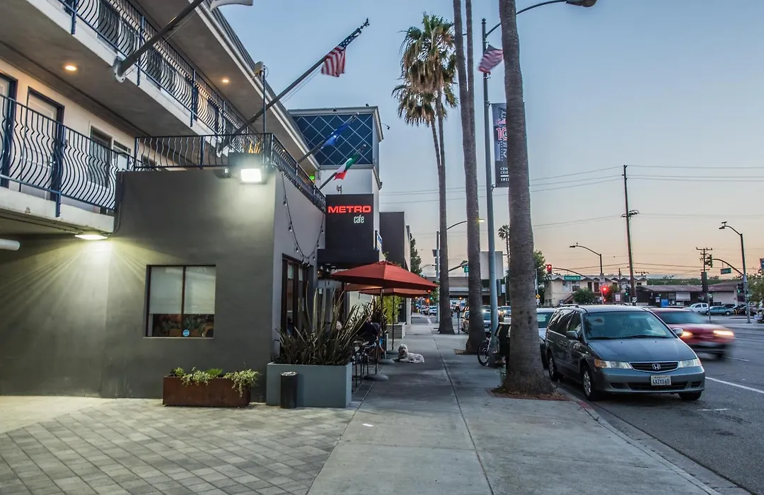 Travelodge By Wyndham Culver City-1