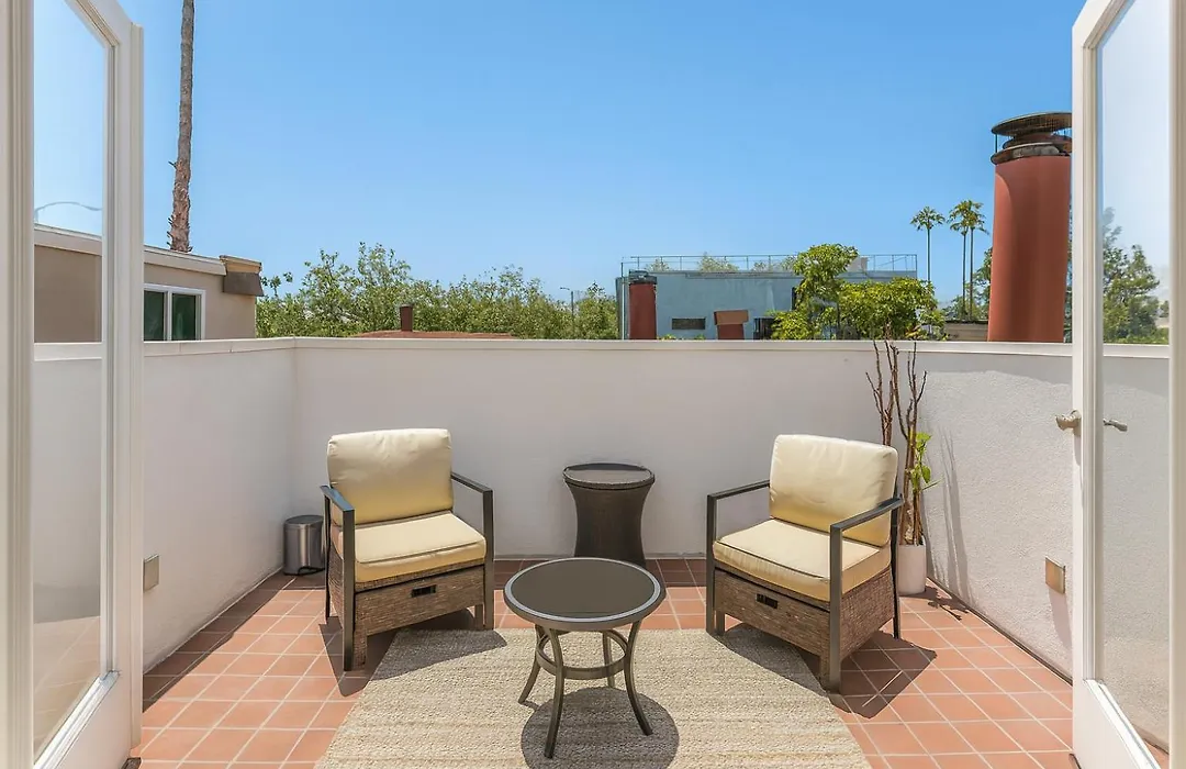Exclusive 2Bd 3Ba With Balcony-1