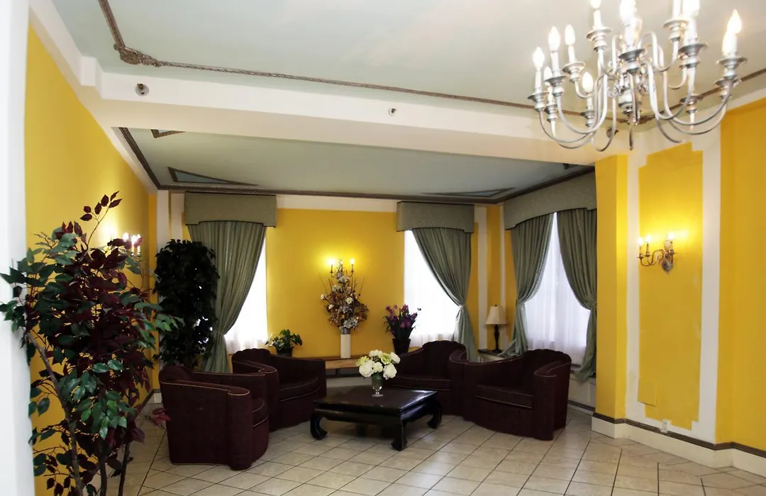 Glamorous Hollywood Apartment-1
