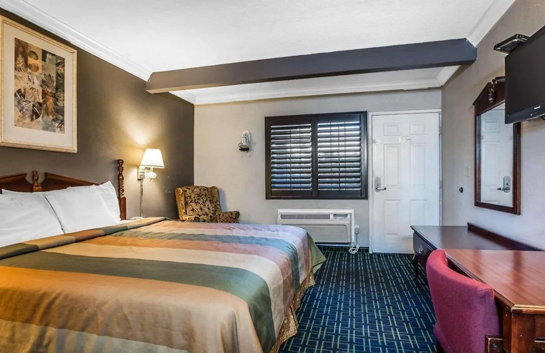 Rodeway Inn Hollywood-1